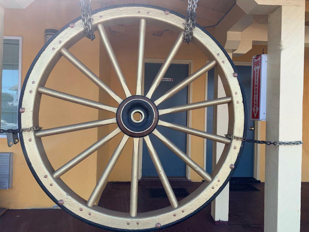 Wagon Wheel Motel Salinas Exteriér fotografie